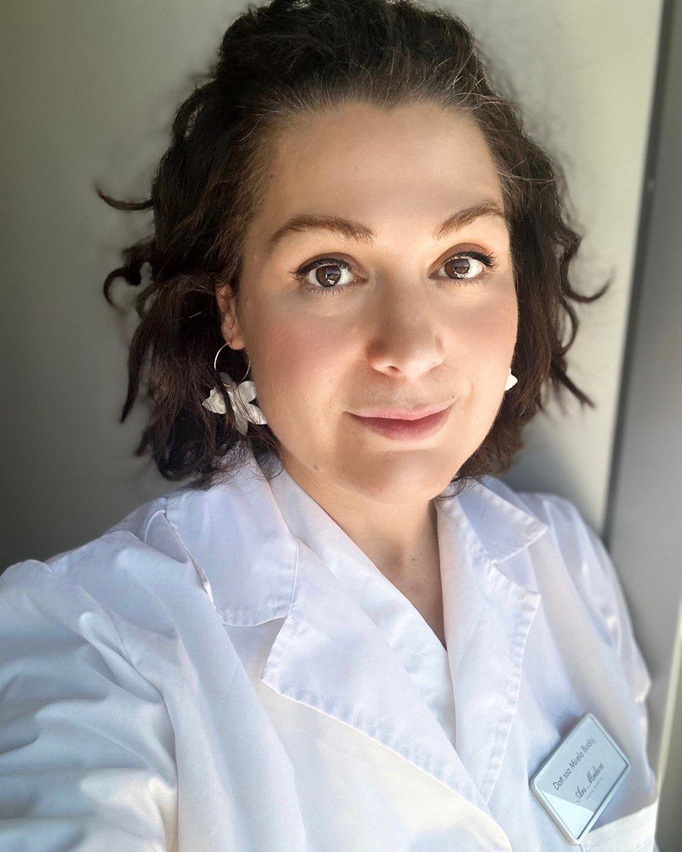 Ritratto della Dott.ssa Mirela Bodoj, Medico Chirurgo specializzato in Medicina Estetica a Firenze e Prato.